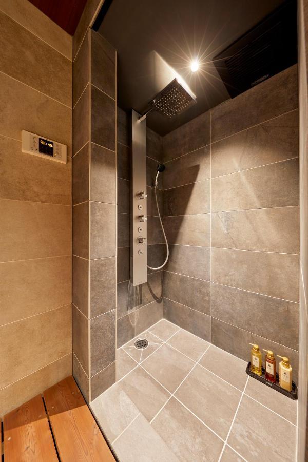 古今 天下茶屋 With A Private Parking Lot And A Half Open-Air Bath And Direct To Kix Villa Osaka Eksteriør billede