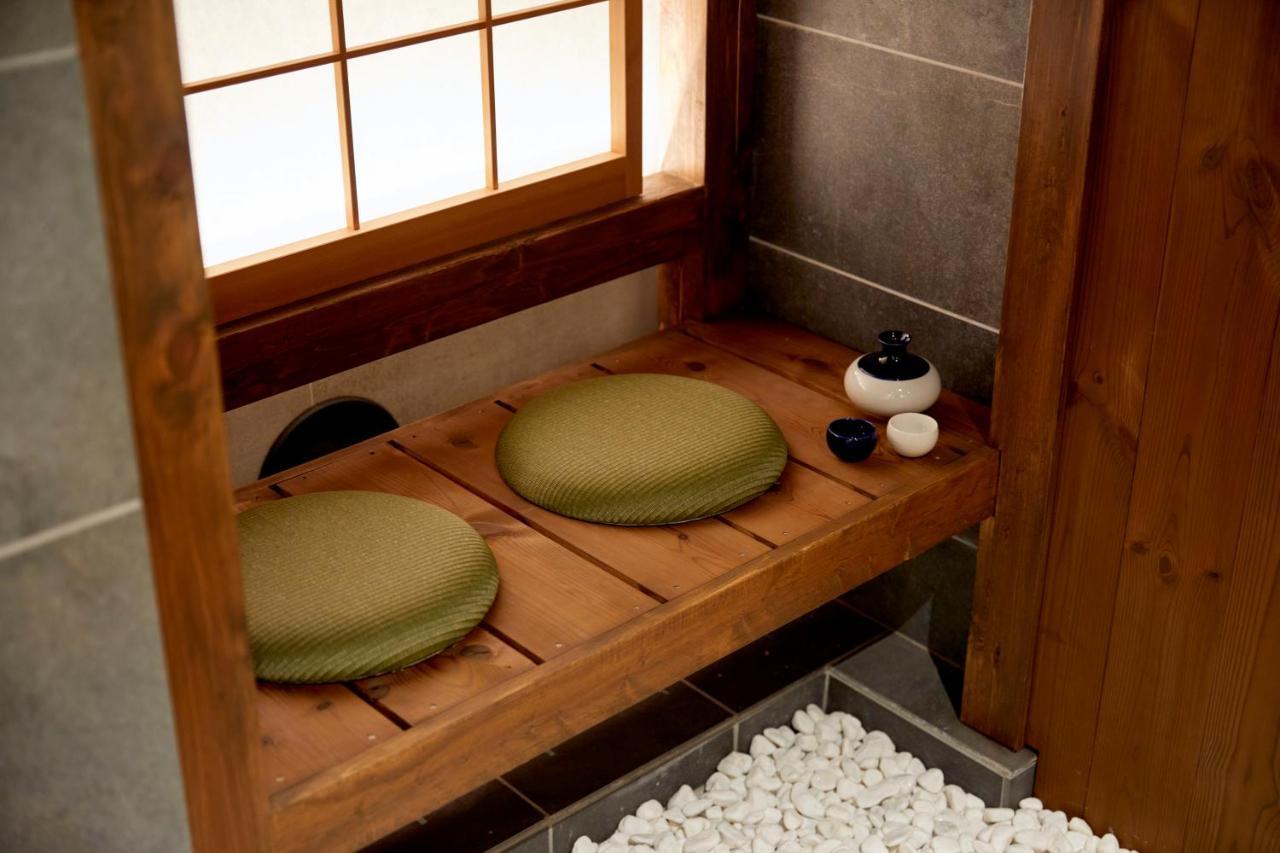 古今 天下茶屋 With A Private Parking Lot And A Half Open-Air Bath And Direct To Kix Villa Osaka Eksteriør billede