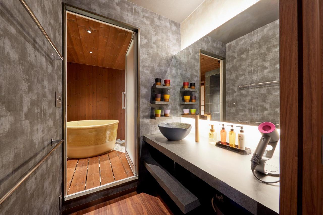 古今 天下茶屋 With A Private Parking Lot And A Half Open-Air Bath And Direct To Kix Villa Osaka Eksteriør billede