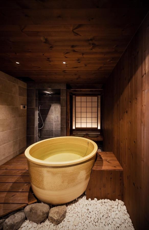 古今 天下茶屋 With A Private Parking Lot And A Half Open-Air Bath And Direct To Kix Villa Osaka Eksteriør billede